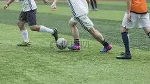 撒贝宁合影中被“矮化”，疑P图调戏，同款裤子竟达二十余条